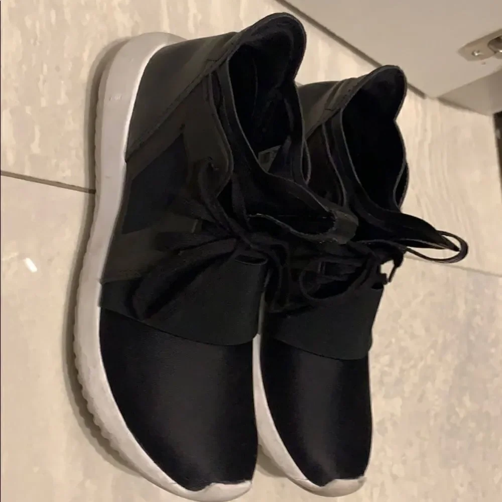🎉Last deal 🎉Adidas sneakers 👟